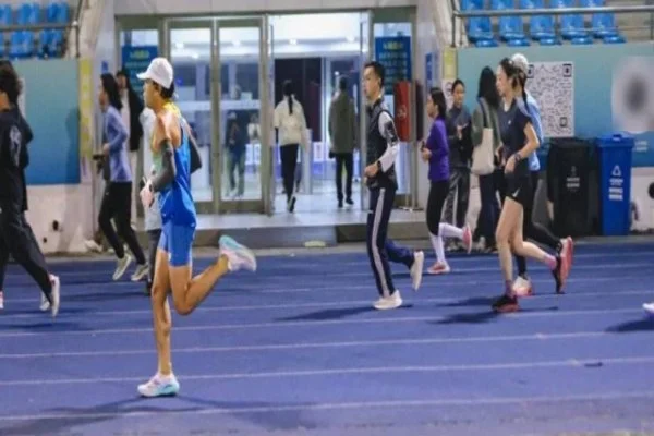 杨瀚森登陆NBA新赛季前景与克林根内线轮换竞争生存空间深度分析